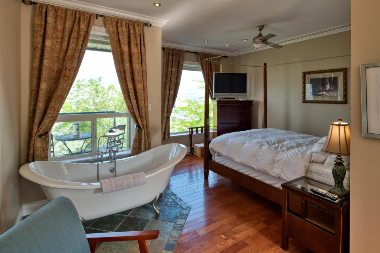 Above The Beach Guest Suites Пентіктон Екстер'єр фото