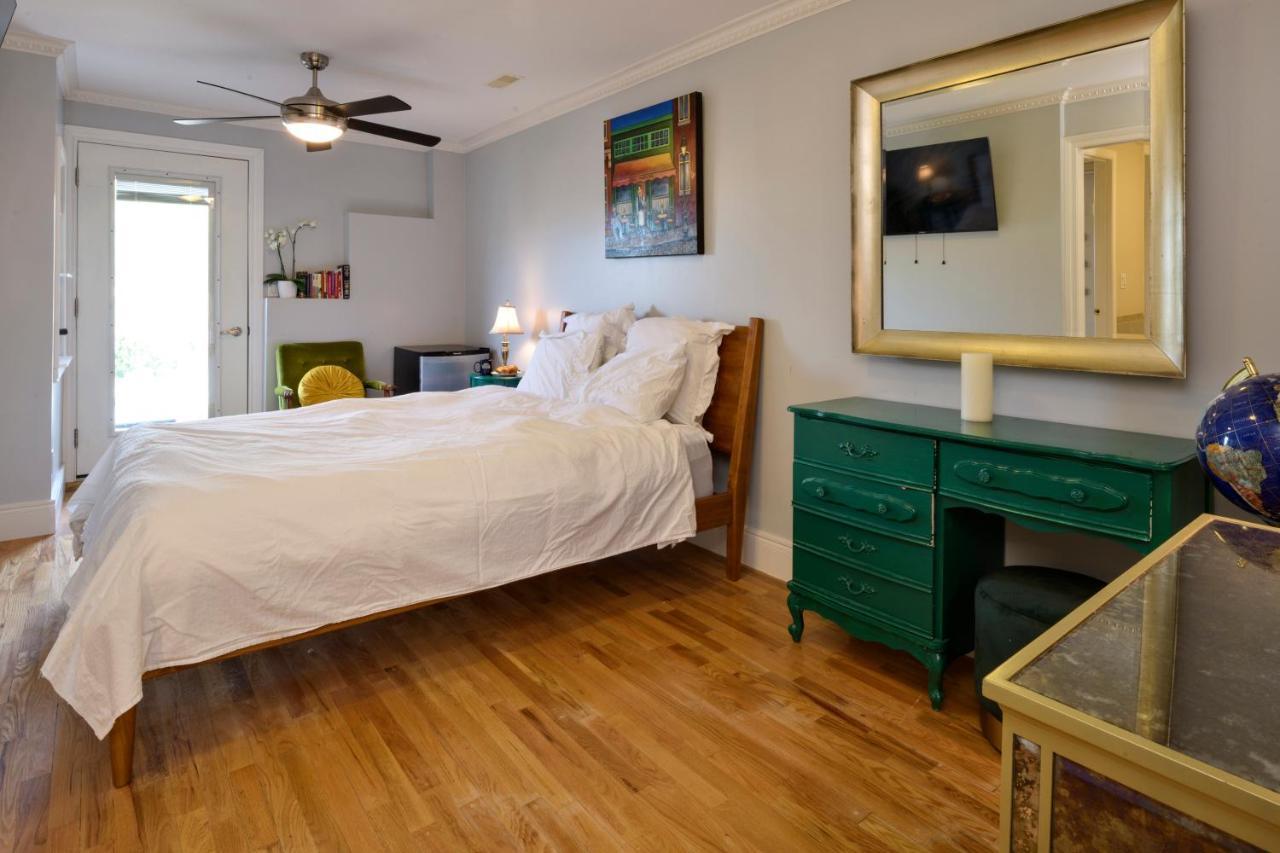 Above The Beach Guest Suites Пентіктон Екстер'єр фото